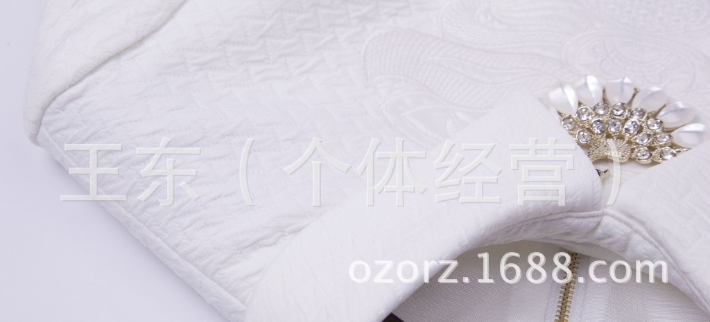 女装白色镶孔雀珠宝长袖背后长拉链一步裙连衣裙子