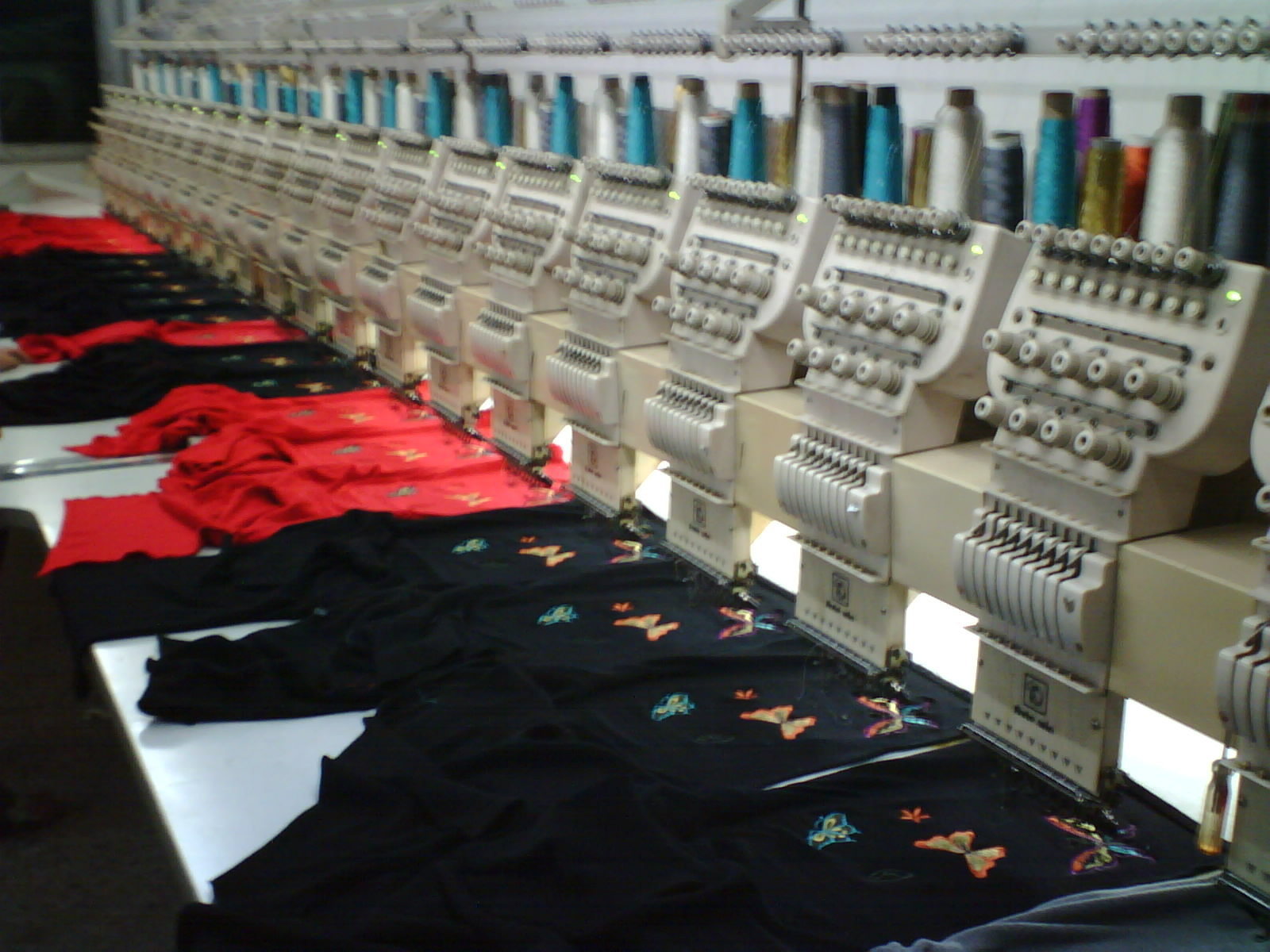 服装加工-淘工厂 12条生产线 专供天猫淘宝等 