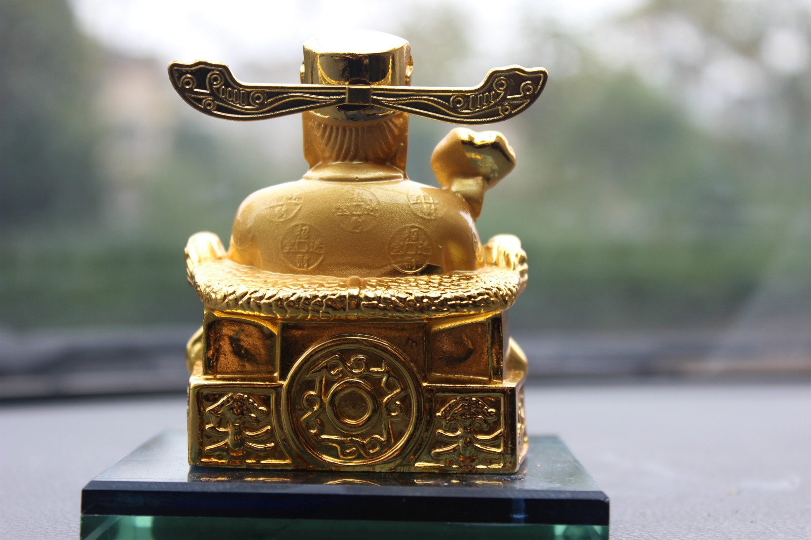 招财进宝金色财神爷香水底座 汽车用品 汽车摆件 财神