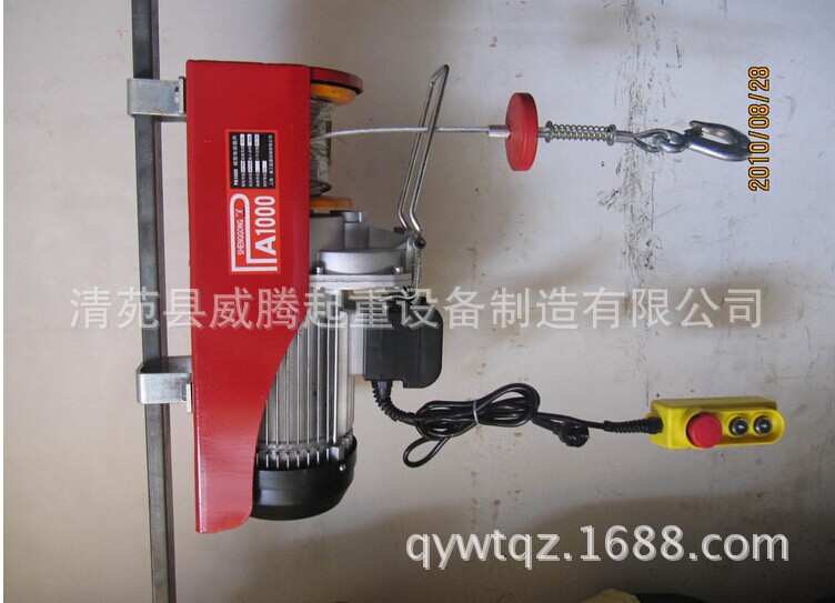 当限位挡板碰到限位器时,提升机会自动停止作业.   三.