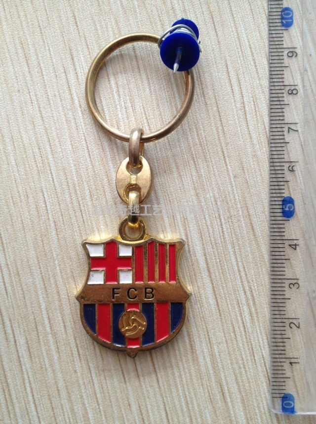 批发采购金属工艺品-厂家定制球队纪念品 FCB