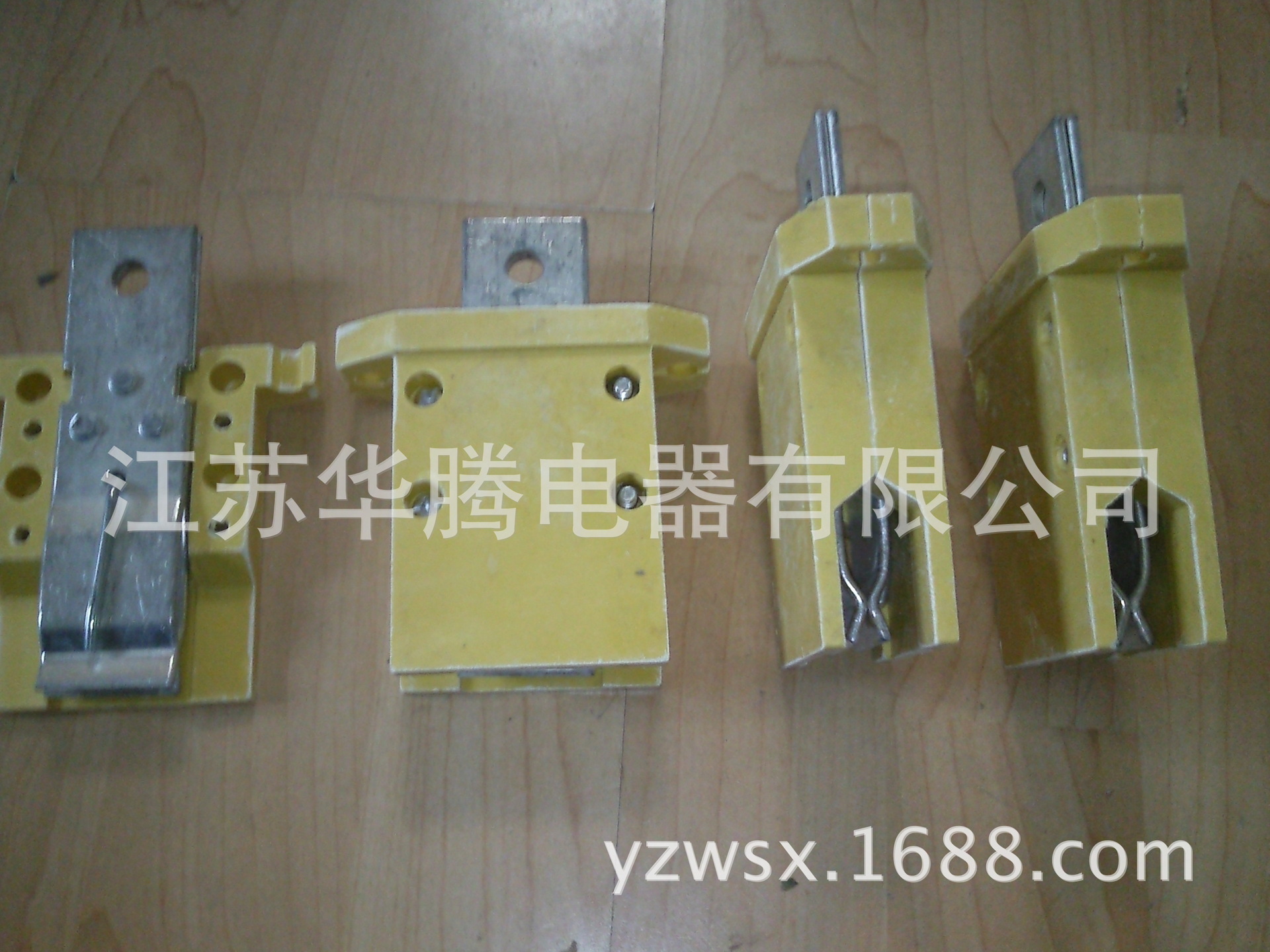 独立型母线槽插接件