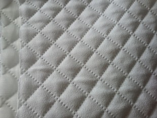 涤纶面料-麂皮绒绗棉面料,麂皮绒三层夹棉,麂皮绒胶点复棉-涤纶面料尽在阿里巴巴-