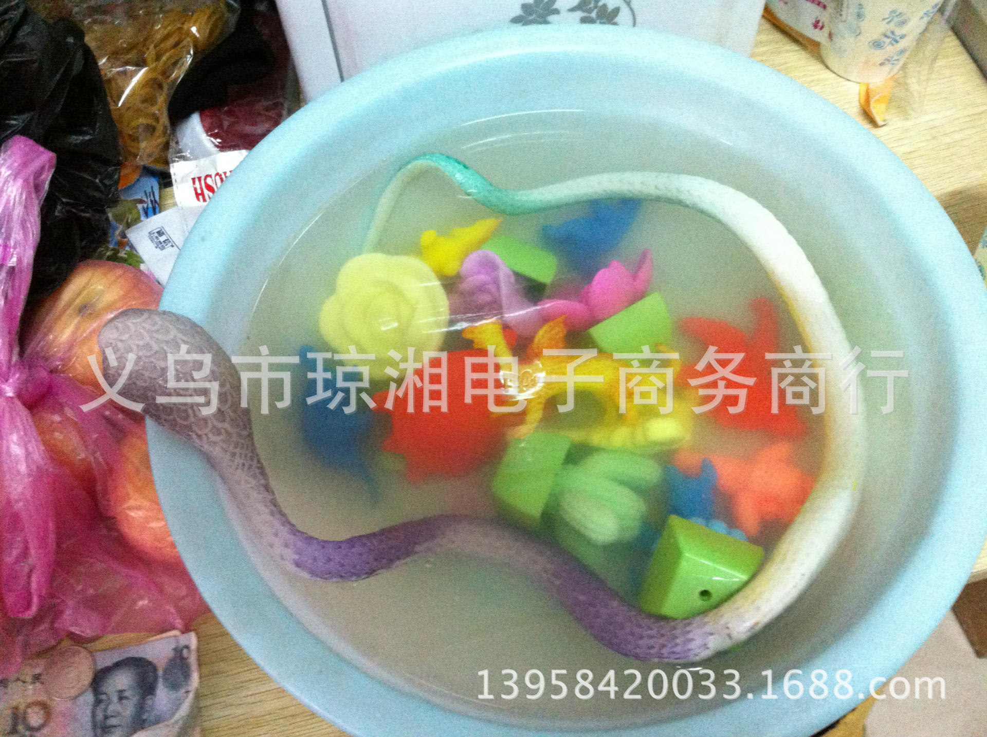膨胀海绵宝宝批发 泡水海洋宝宝玩具 地摊暴利膨胀玩具送录音