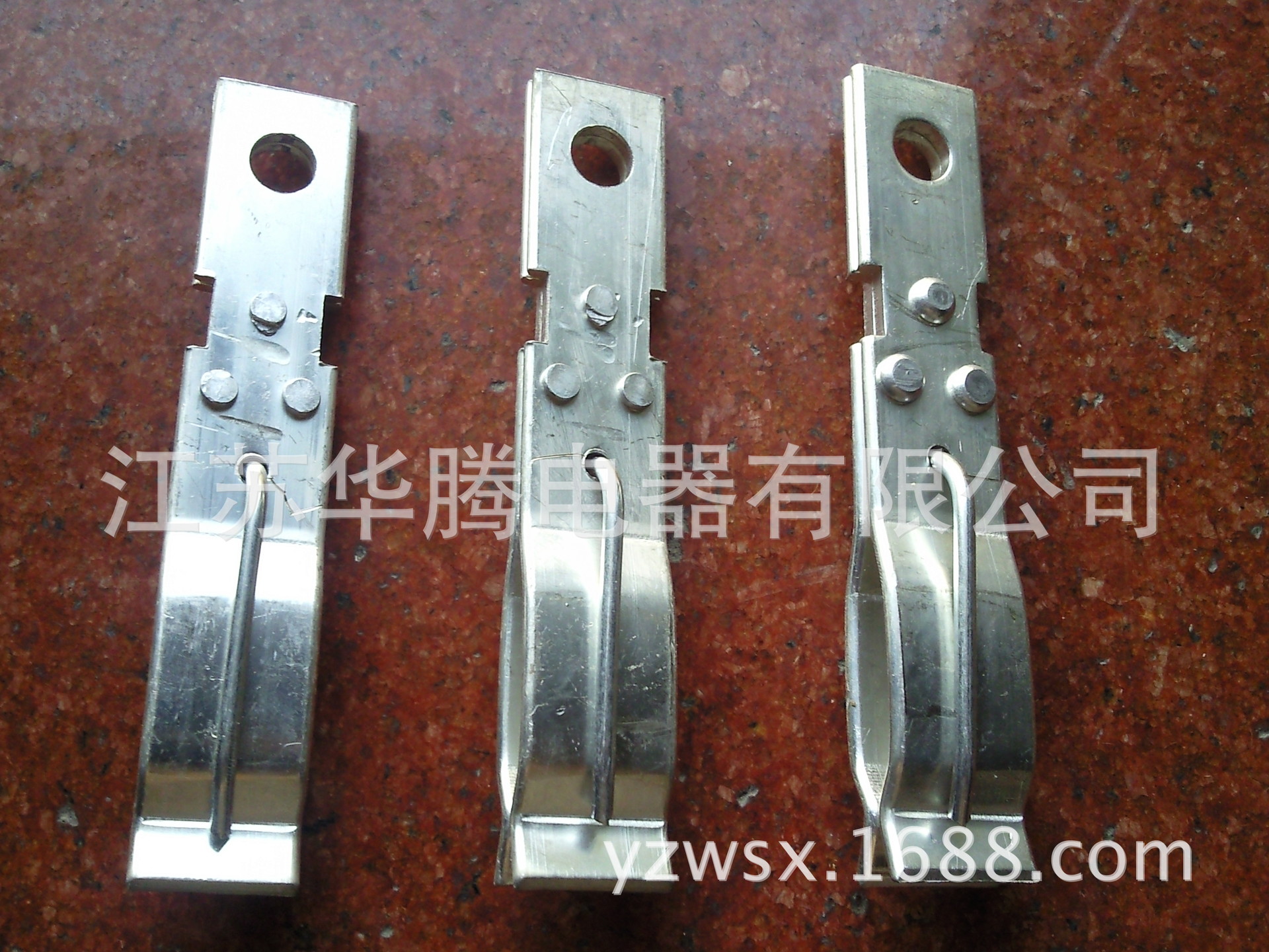 独立型母线槽插接件