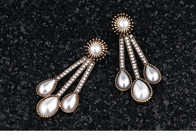 Japanese and Korean fashion retro diamond earrings Occidentanfashion earrings pearl earring ( Ancient Gold / White ) NHKM1455