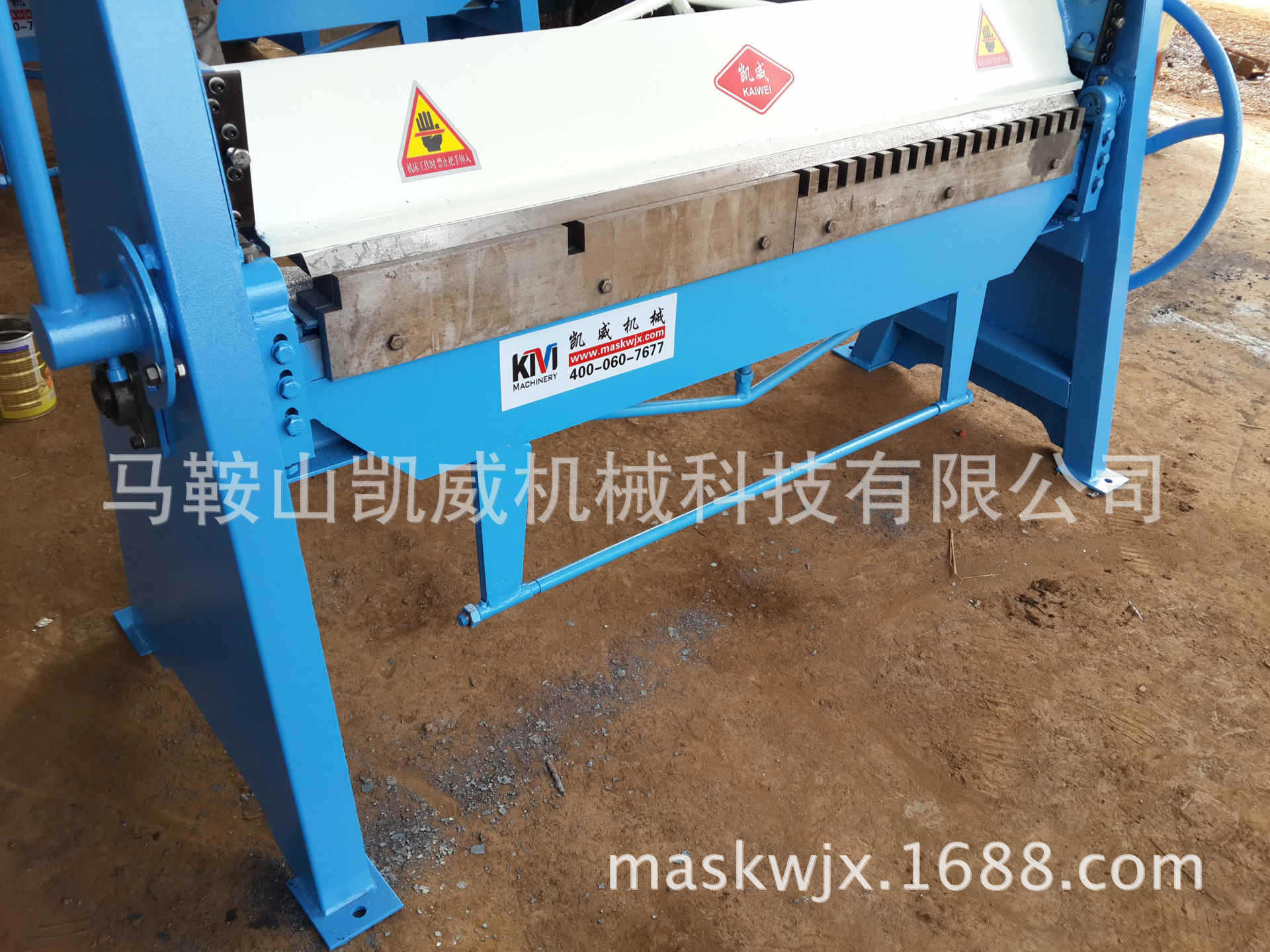 1.5x1500手动共板折边机3