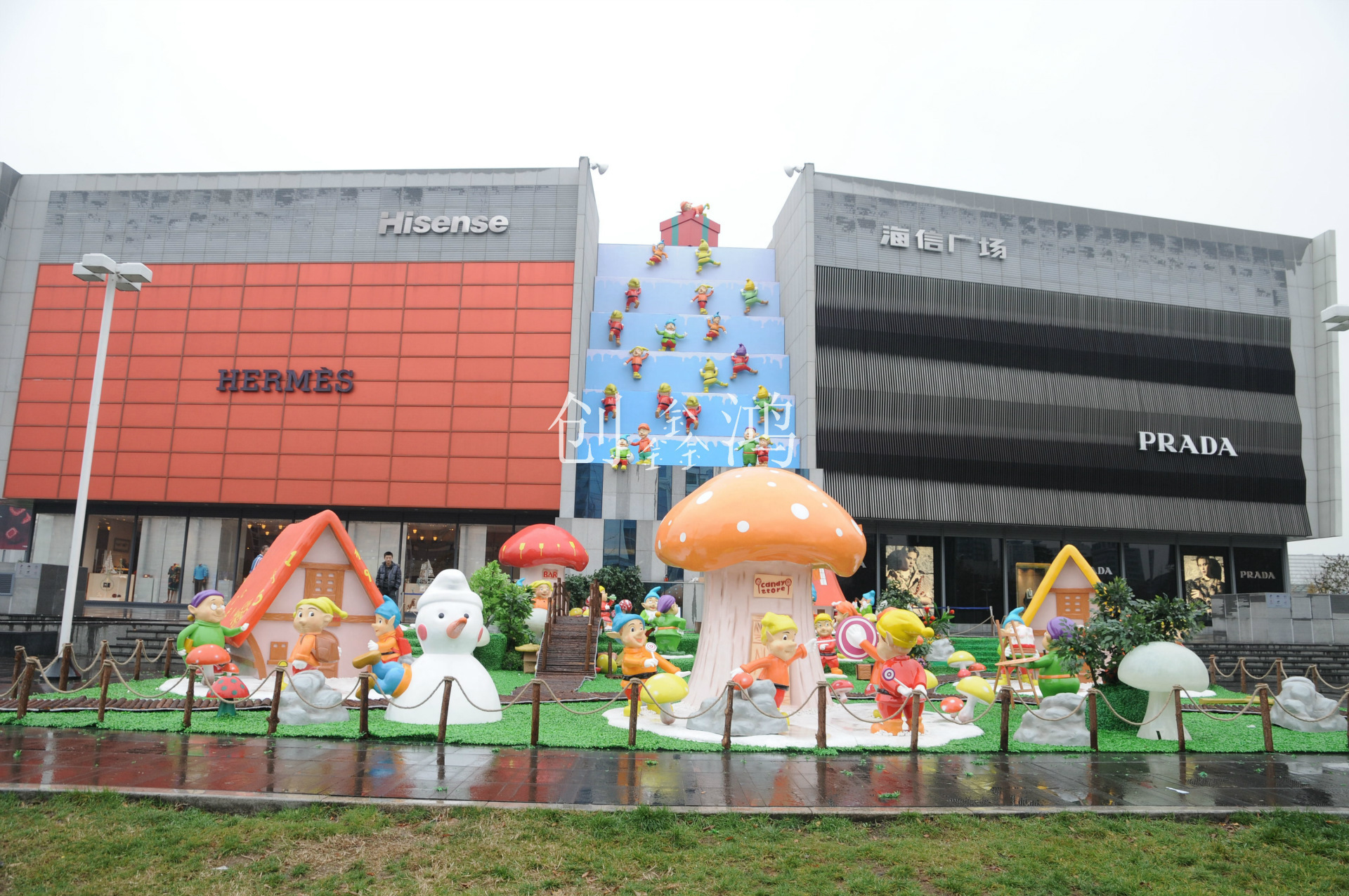 青岛海信广场美陈商业街卡通商场活动庆典装饰厂家定做圣诞节