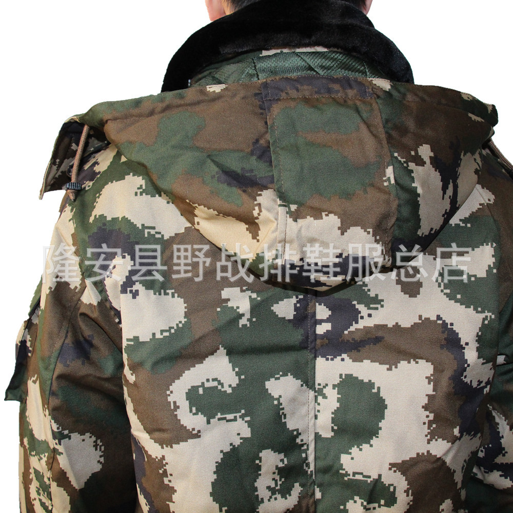 07-11武警迷彩大衣