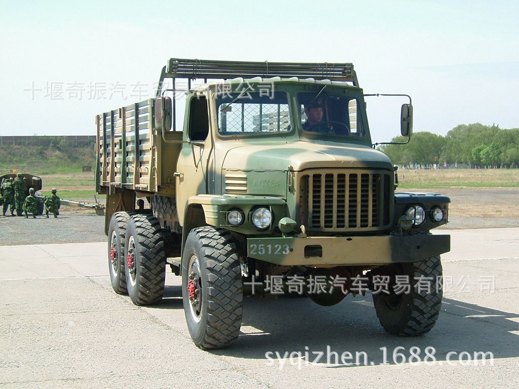 东风六驱军车,6x6康明斯160马力沙漠越野卡车报价eq