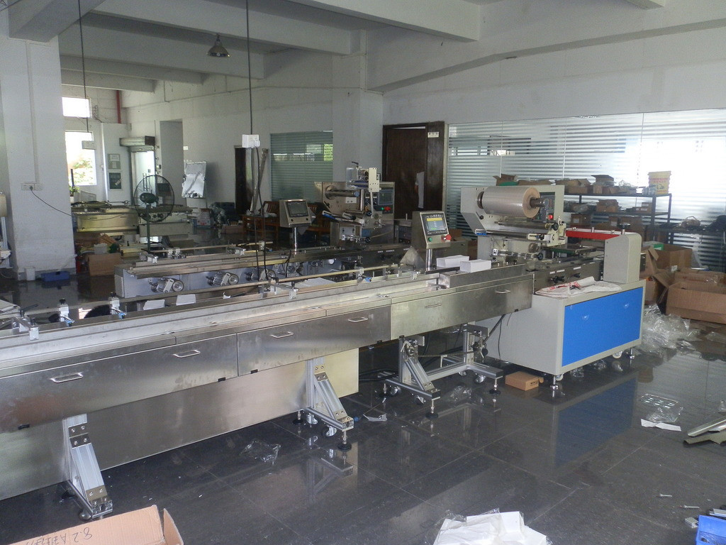 最新全自动枕式包装机