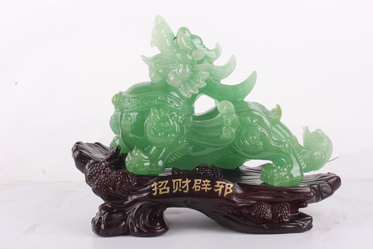 故民间有"一摸貔貅运程旺盛,再摸貔貅财运滚滚,三摸貔貅平步青云"的