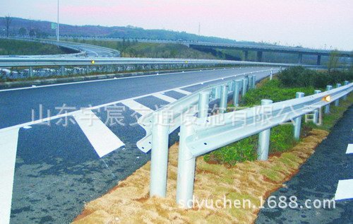 公路波形护栏
