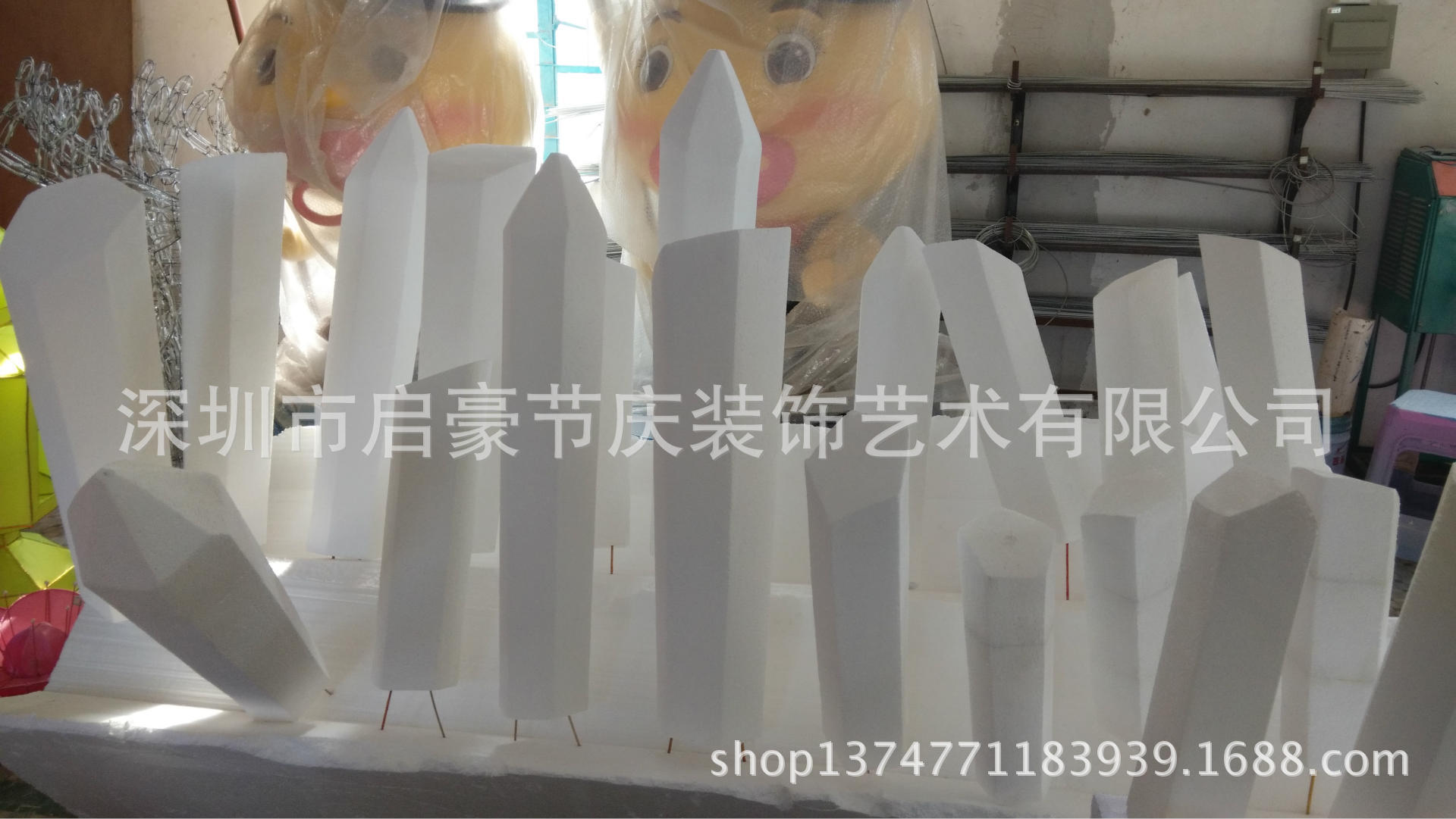 厂家大型婚庆道具情人节模型泡沫雕塑月亮冰柱水滴仿真花灯可订做
