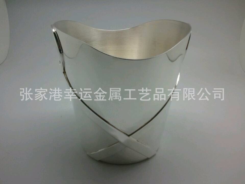 B008E18EB5801B7A3733BC74FFE00A