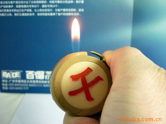 厂家供应汽车脱衣<em>美女</em>金属<em>塑料</em>防风<em>冲气</em>打火机