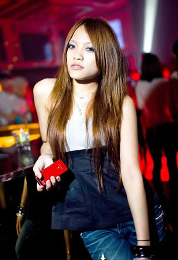 时髦感台北辣妹夜店发型秀