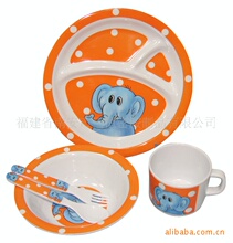 密胺餐具定制：餐桌上的艺术
