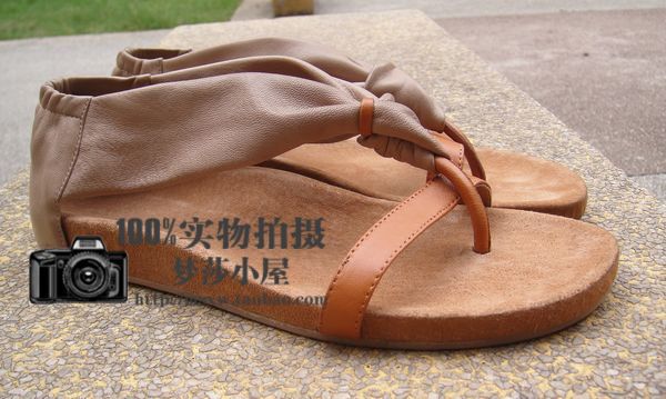 共鞋邻里罗马 steve madden 全牛皮平底 包脚凉鞋 人拖 145.00,135.