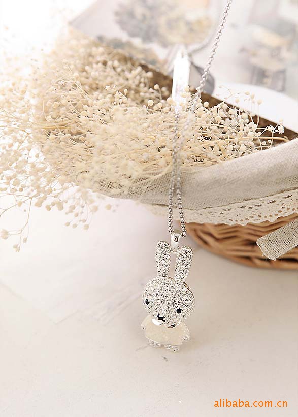 4076miffy 米菲 长耳朵闪钻兔子长项链/ 毛衣链 5.20,4.60,4.10元/件