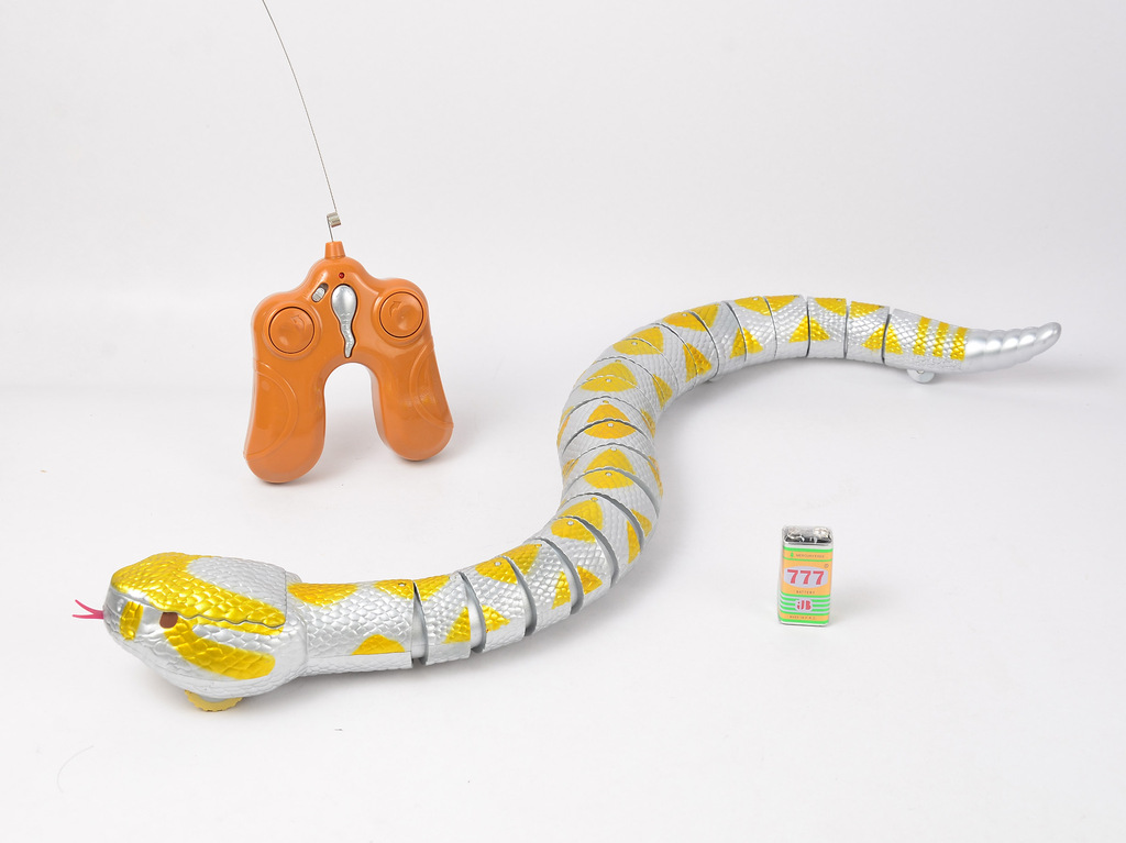 新阳光-遥控玩具/贺岁版玩具/遥控响尾蛇/蛇年玩具