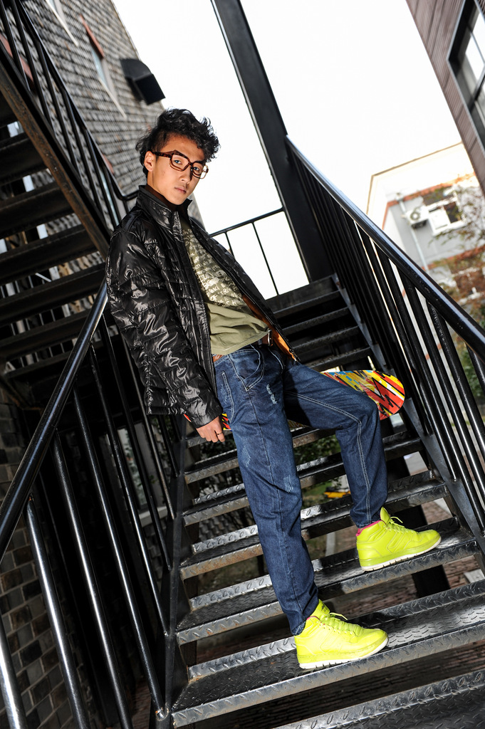 厂家直销 时尚休闲男式牛仔裤 经典牛仔男裤 广州男士牛仔裤批发