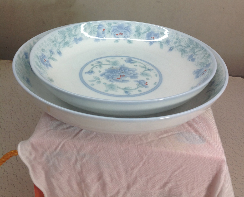 红杜鹃晶玉贝瓷彩浅碗 新店开张 热卖中