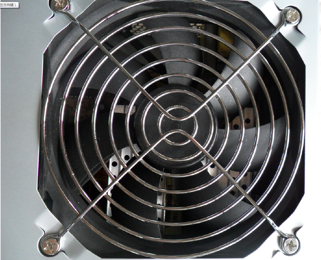 采用12cm液压轴承风扇,静音耐用风量大