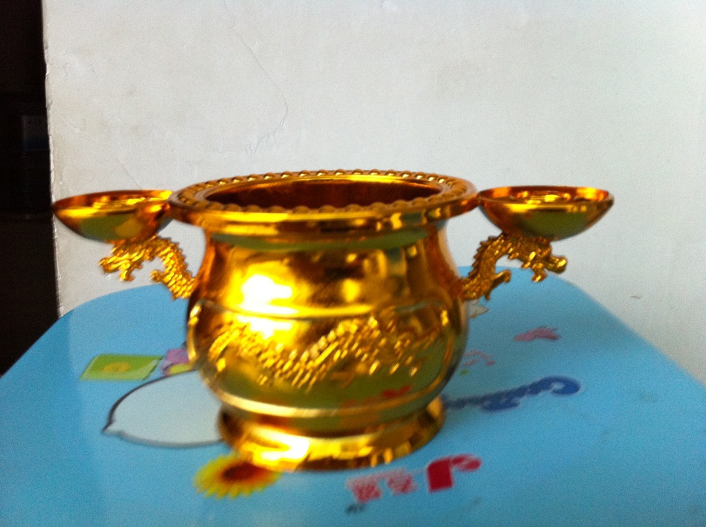 厂家直供莲花蜡烛塑料底座 !