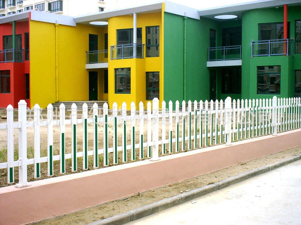 【郑州纽格林厂家直销各种庭院小区湖泊塑钢栏杆 美观耐用】园艺护栏