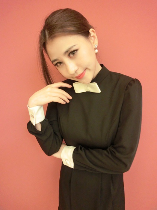 乐可儿 2012新款 黑色英伦学院风连衣裙