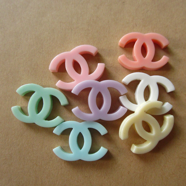 diy手工手机壳美容贴钻材料 树脂饰品配件22mm*16mm中号双c标志