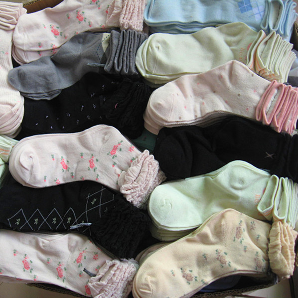 早夜市地摊杂款袜子便宜秋季杂款男女儿童库存外贸袜子