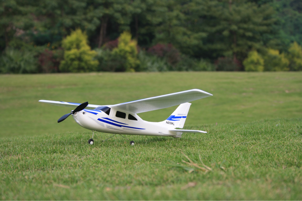 4g固定翼塞斯纳小飞机,入门机 2.4g遥控器 航模 批发 供应