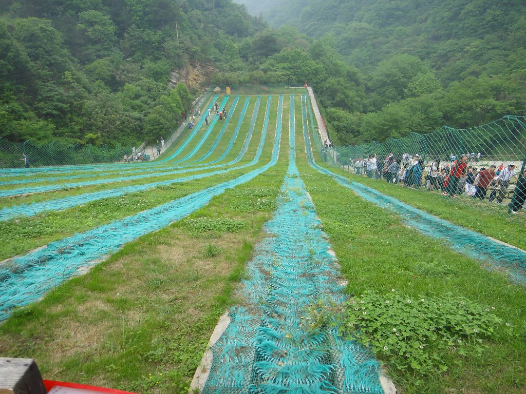 【滑草運動隨手拍】 這個很刺激,可是也很危險