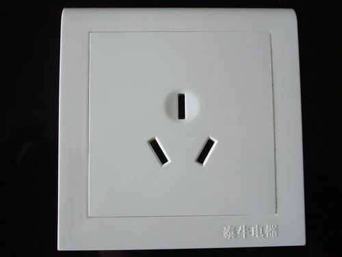 自产自销 泰牛t8豪华型 16a三极插座 pc料