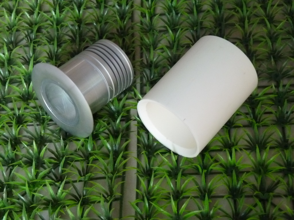 面盖89mm,灯体高80mm,塑料预埋件100mm