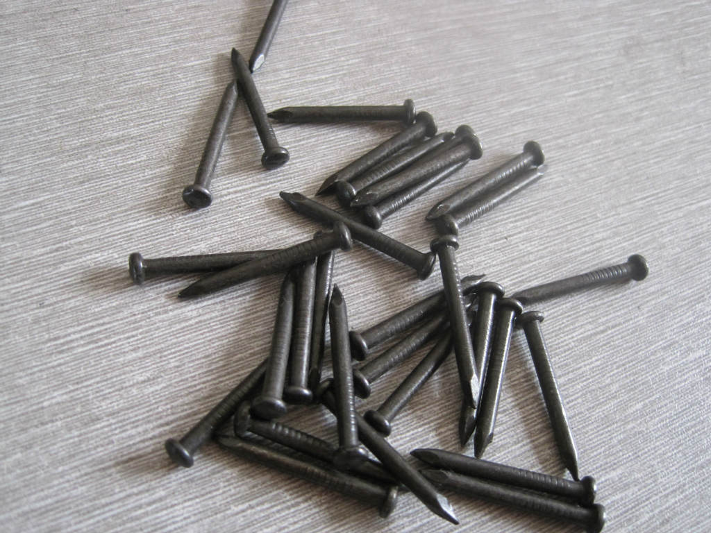 供应黑色小钢钉