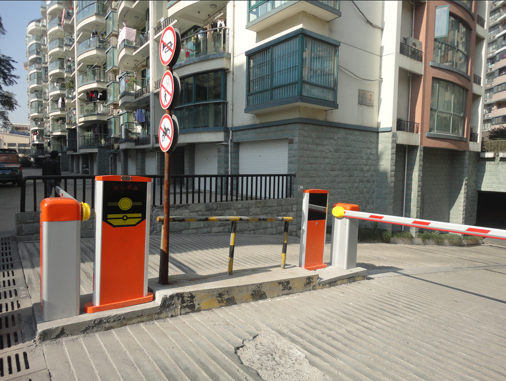 直杆道闸机/电动道闸机/挡车器/挡车机/遥控道闸机