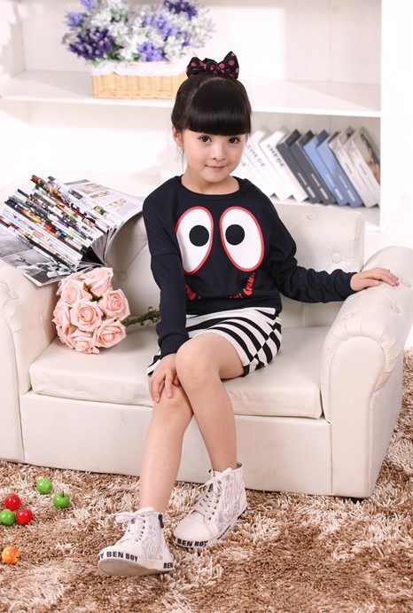 【派儿童装】2012秋款女童韩版大眼睛女童两件套 女童套装