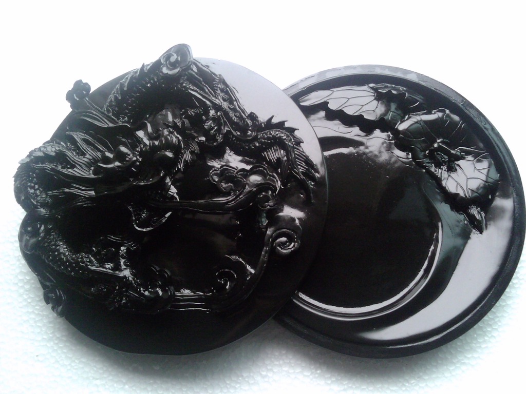 天然晶墨玉单龙戏珠圆砚