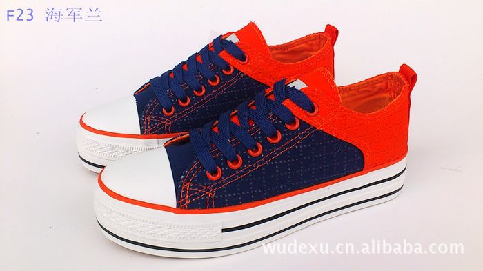 颜色:海军兰,白月