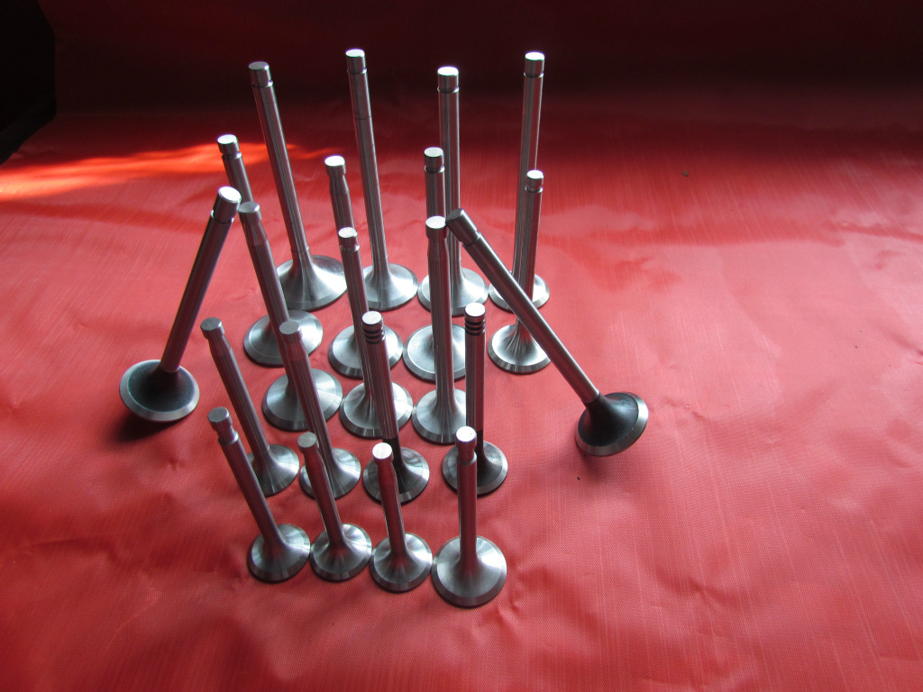 厂家定制生产销售各种机型气门