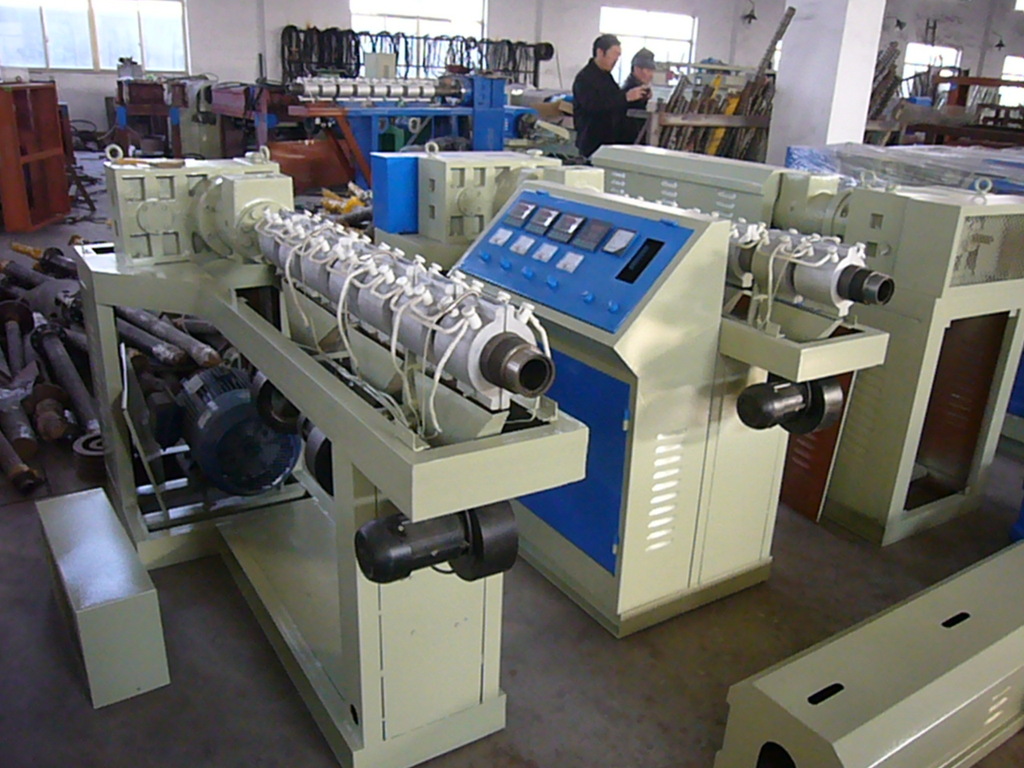 塑料制品挤出机,塑料产品挤出机,塑料押出机sj45