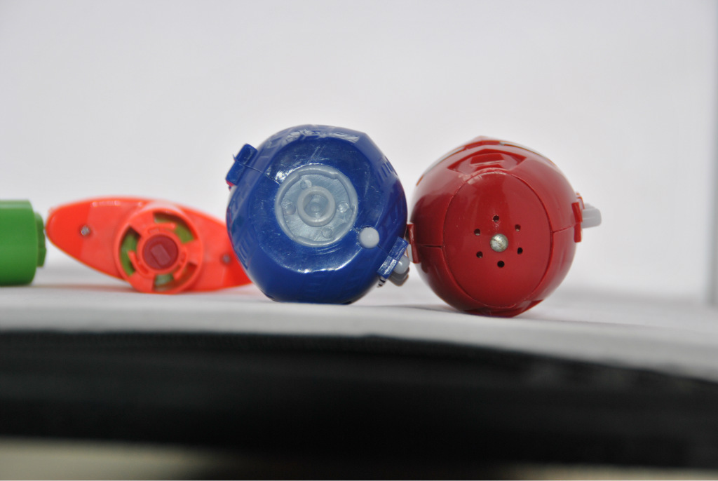 商品名称 产地 颜色 材质 包装 奥特曼陀螺 义乌君杨玩具厂 红 蓝