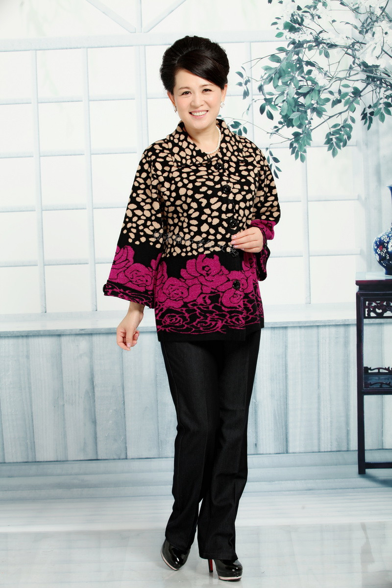供应中老年女装烫金羊毛衫 中老年服装秋装长袖外套 中年衣服批发