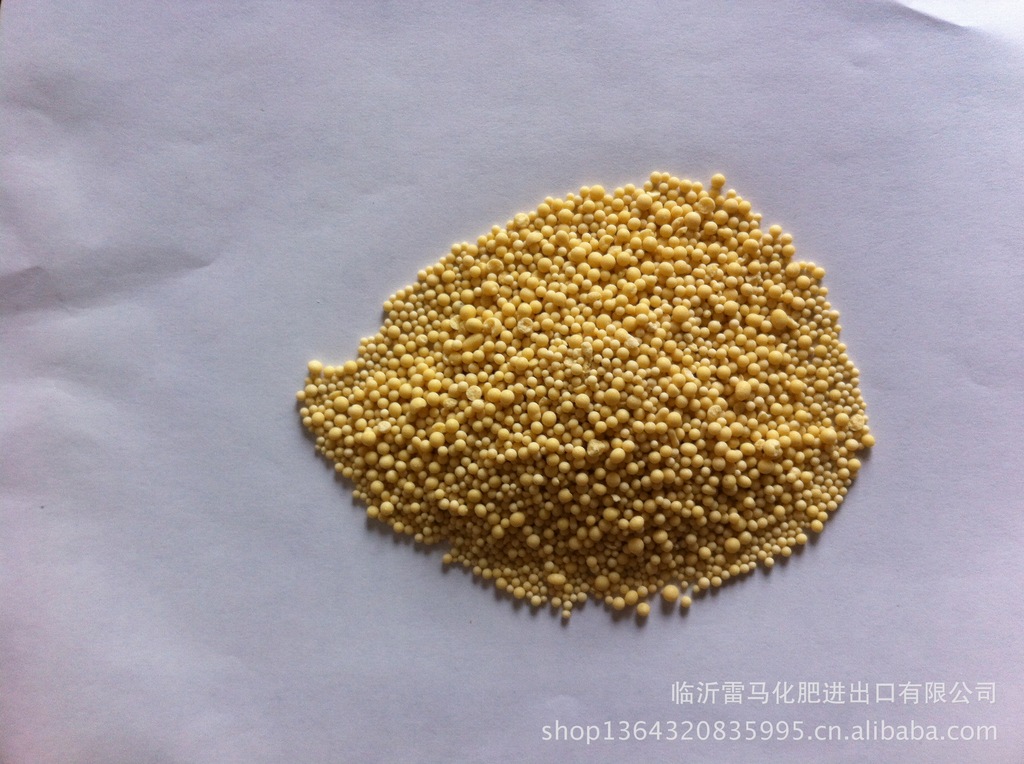 厂价直销含硫尿素,大小颗粒,各种颜色均有