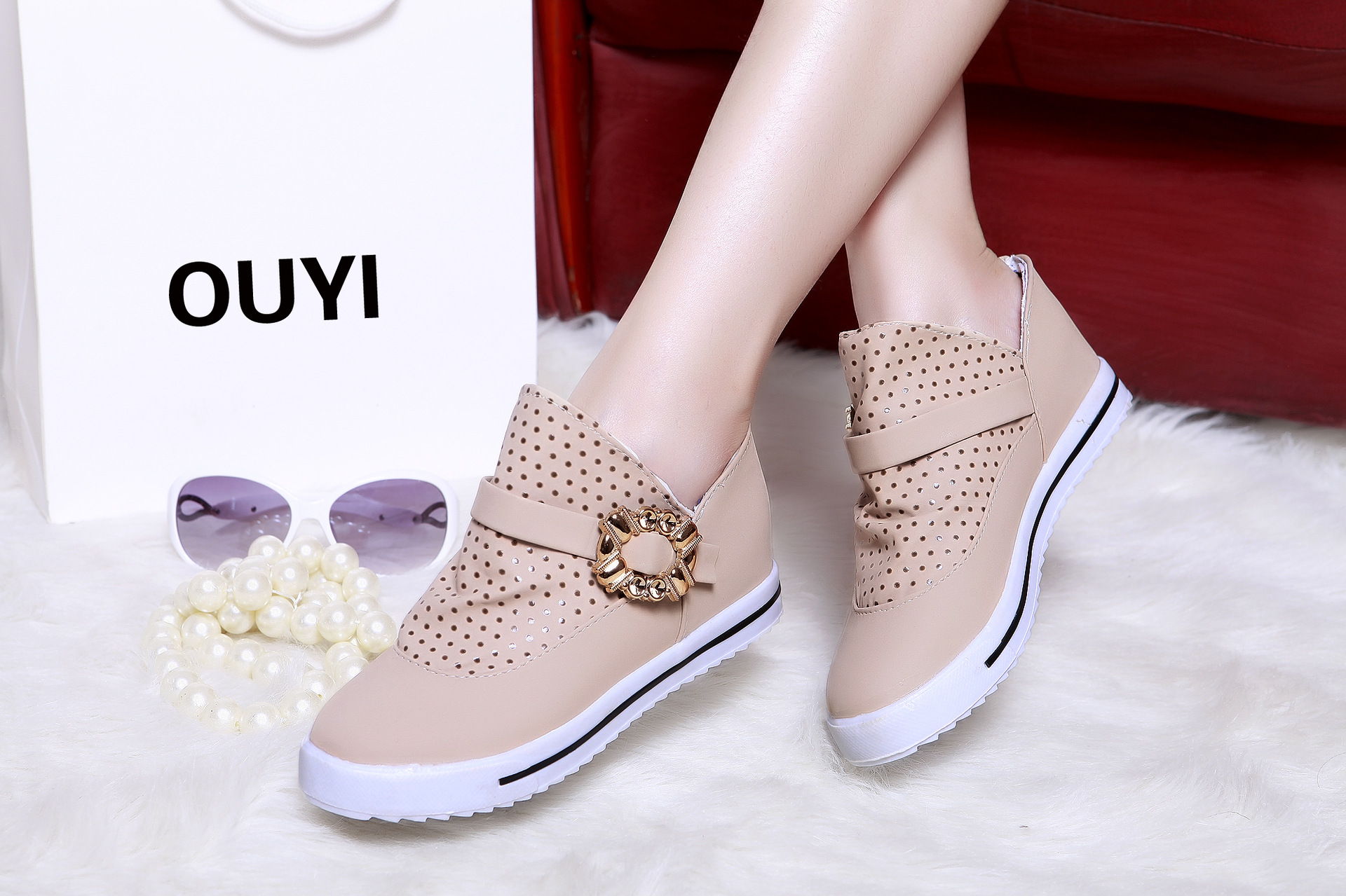 金秋甜美小圆头金属装饰雨点女鞋