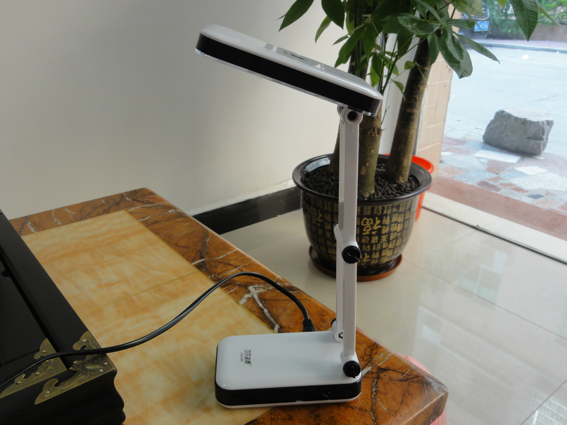 创意led学护眼台灯 /迷你节能台灯/折叠充电台灯 久量led-666