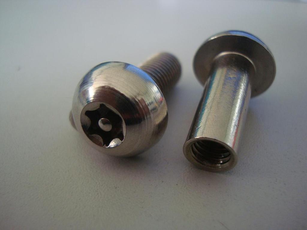 供应内梅花螺栓